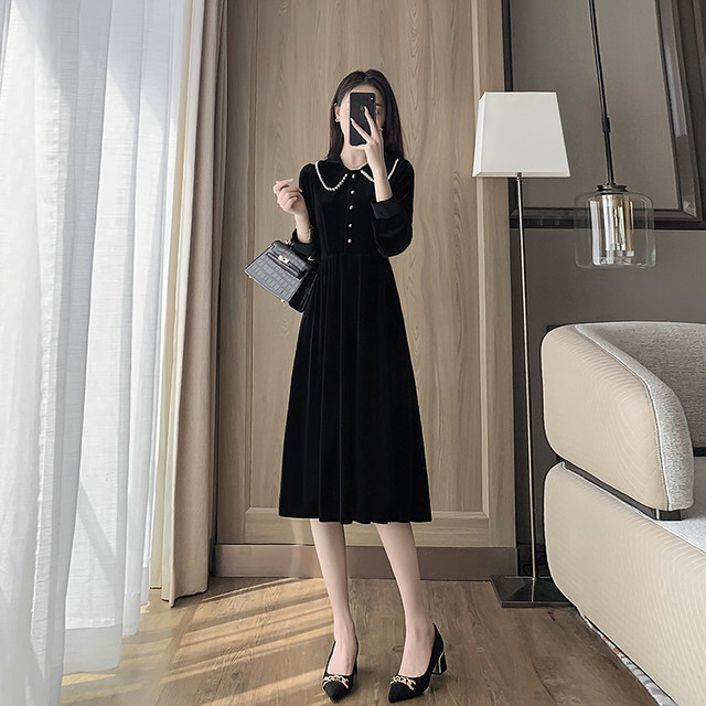 Minimalist French Hepburn style dress