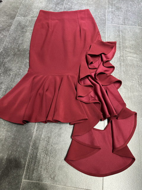 Wine red black ruffled asymmetric skirt bag hip fishtail tail slim skirt front side high open sexy

