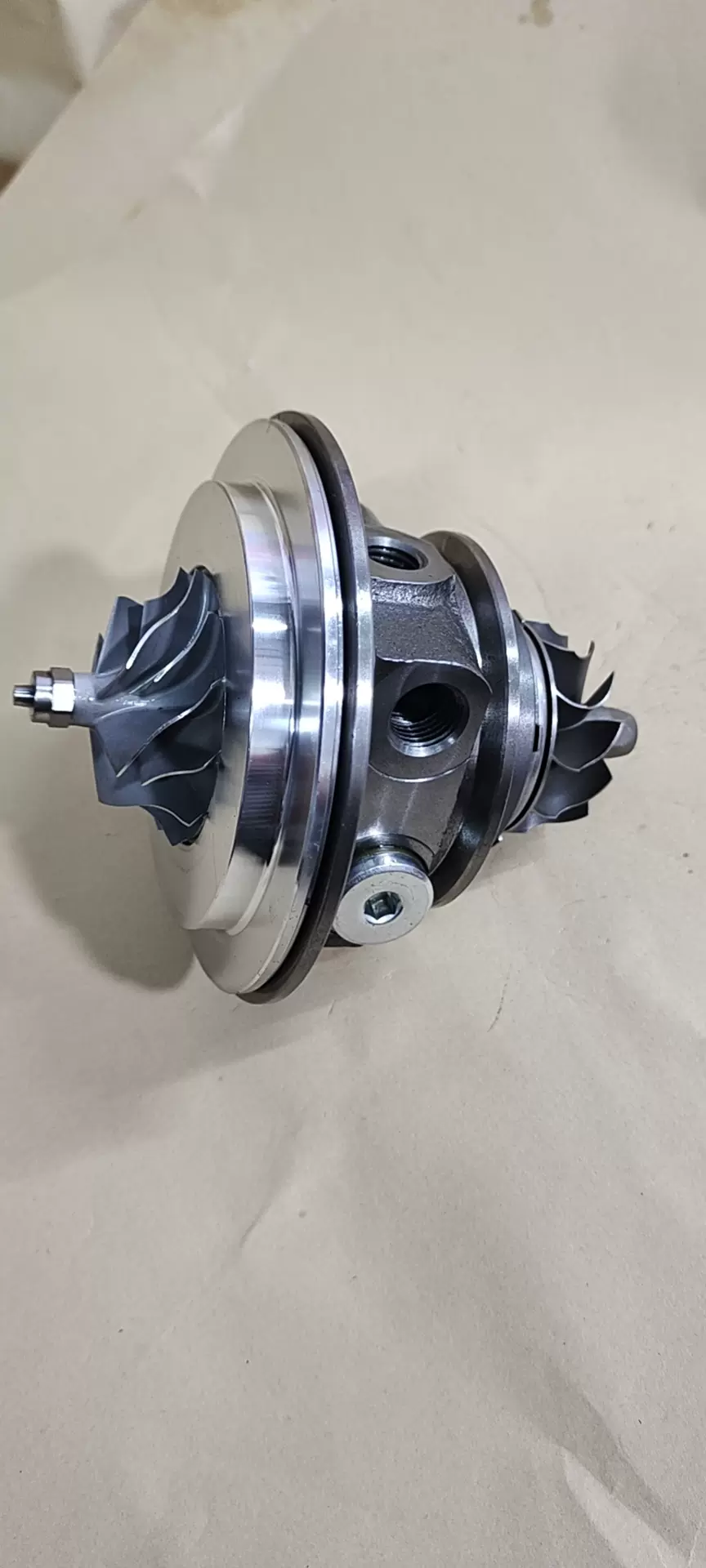 【人気No.1】 吉利博越1.8T 2450000011 01656347 涡轮增压器全新机芯VT02 工芸品