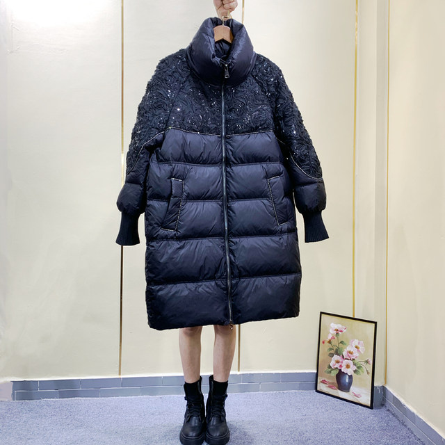Fat mm, foreign style, age-reducing, diamond-encrusted down jacket, mid-length, large size winter wear, new sequined embroidered jacket 200Jin [Jin equals 0.5kg] trendy