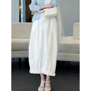 
Qiu Yingying's 'Lantern Skirt' mid-length skirt with elastic waist and slimming buds