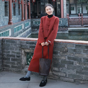 
New Chinese-style red buttoned woolen suit for women in autumn and winter, high-end small woolen top and skirt two-piece set