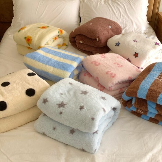 Stars ~ Class A rocker fleece blanket autumn and winter double-sided fleece blanket student lunch break blanket cute style shawl sofa blanket
