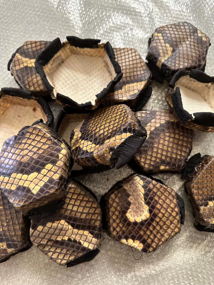 二胡 六角形 蛇皮 ボディ T*s様 二胡 六角形 蛇皮ボディ