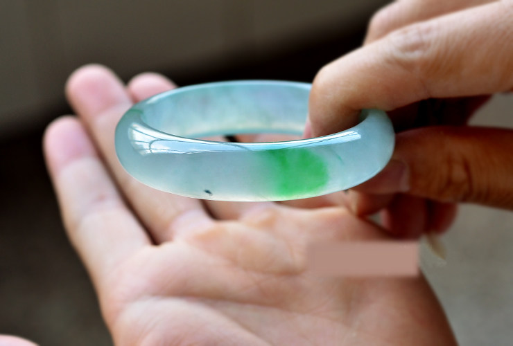 高性价比专柜正品翡翠手镯冰种飘阳绿好水头玉手镯缅甸玉石手镯