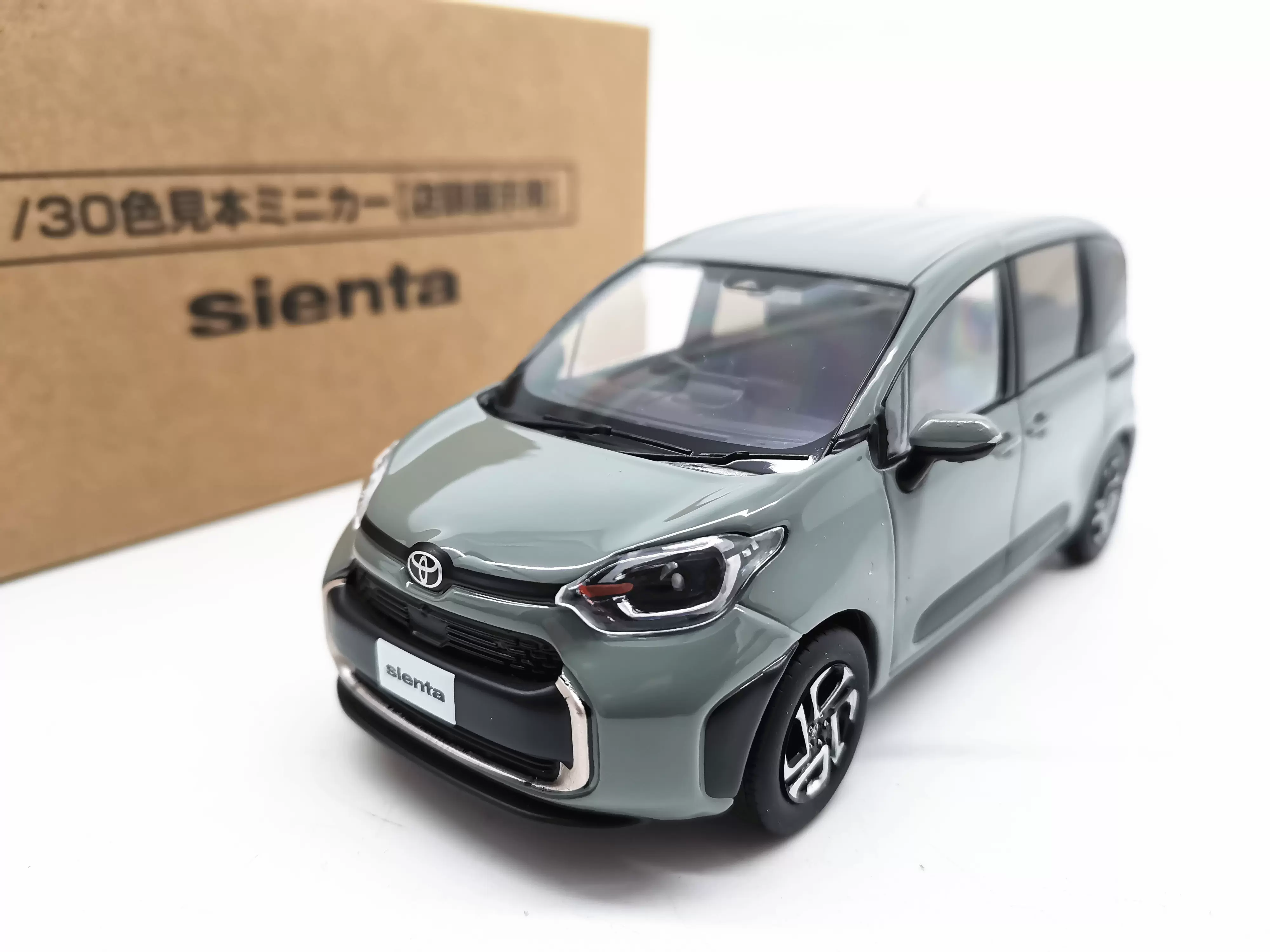 日版原厂1/30 丰田塞纳合金汽车模型TOYOTA SIENTA 2022 纸盒版-Taobao