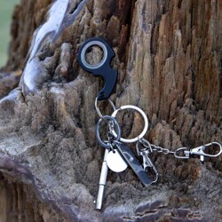 Black technology keychain for men, multifunctional, women's, practical titanium alloy advanced pendant, creative toy anti-lost
