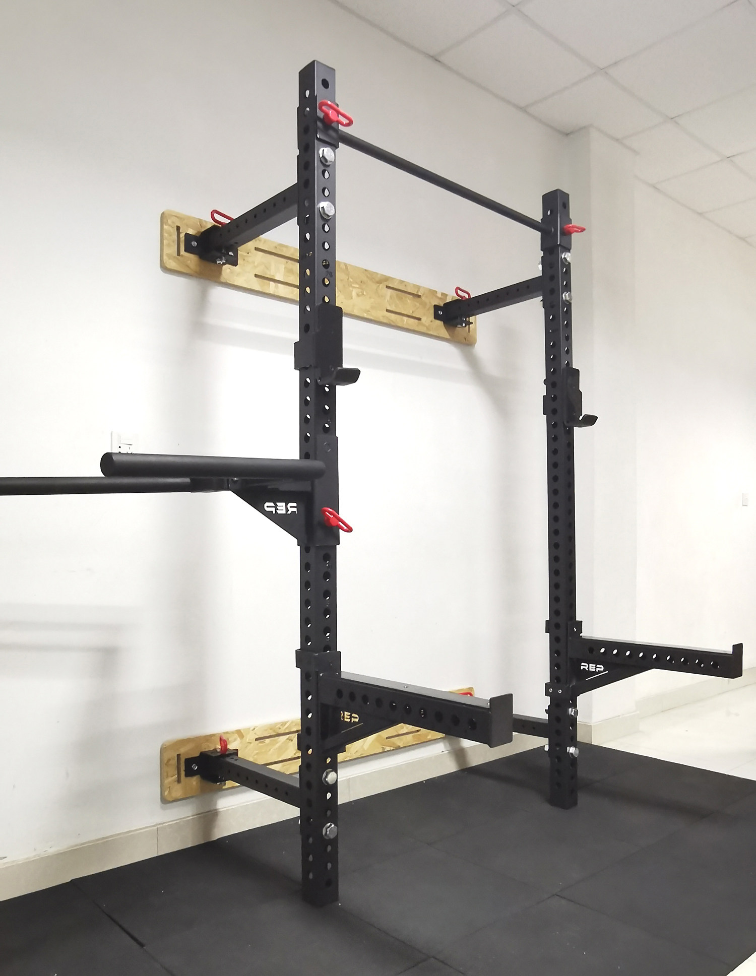 Squat rack bench press - skládací fitness vybavení do posilovny