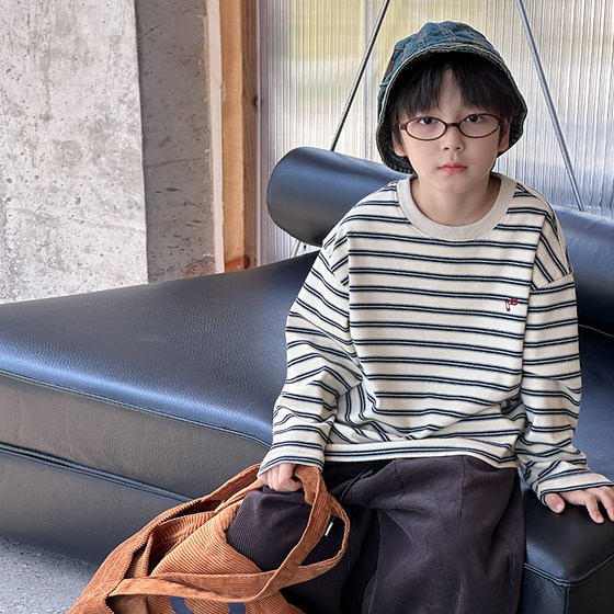 
Yiyi Ma boys color-blocked embroidered striped long-sleeved T-shirt children's autumn baby loose casual round neck bottoming shirt