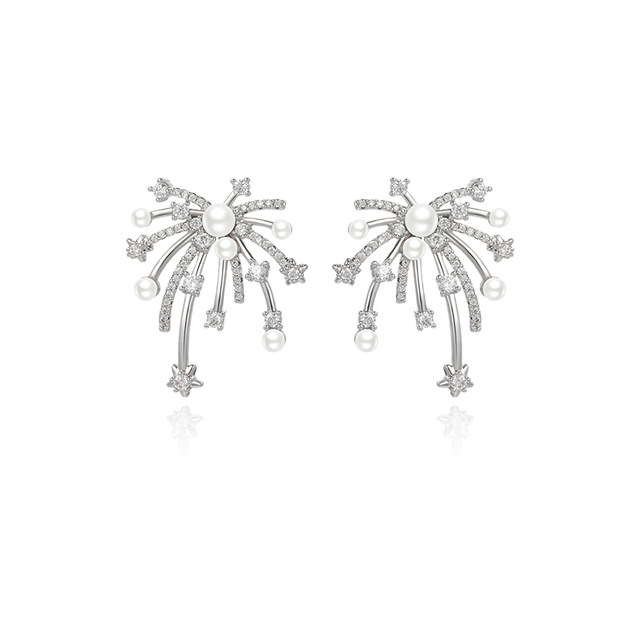 
Xuping's high-intelligence fireworks bloom, light luxury fashion design, simple ins style micro-encrusted earrings
