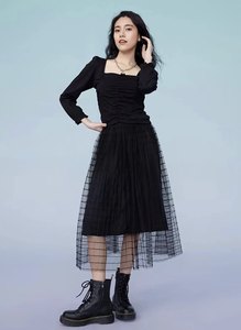 
Free shipping, special price! High-waisted skirt, cool and versatile. Buy it on Tmall for 100 or 200 yuan.