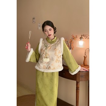 Meet the large size velvet green white cheongsam vest