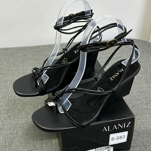 
Foreign trade export to Chile 2026 new thin strap thong sandals women's wedge heel one-word buckle strap open toe versatile fashion shoes