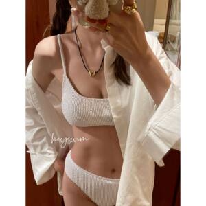 Vanliga Japanese and Korean new pure desire style girl solid color split swimsuit female bikini ins vacation Bikini
