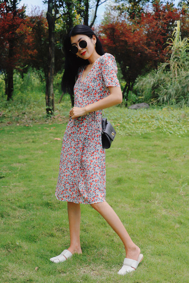 Xiaoyu's homemade French dual -丝 小 小 小 小 小 小 小 小 小 小 小 桔 小 V -neck floral vintage and thin
