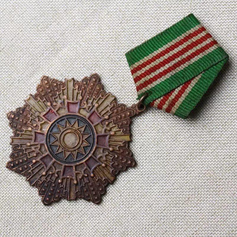 新品相章铜像臂章胸微章战争纪念章民国影视道具双旗