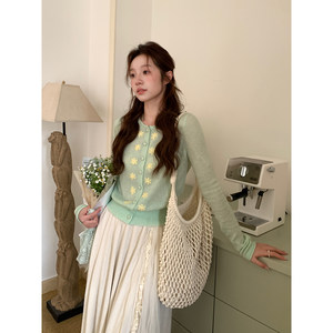 
Even Yiwen [Yue Chun Ya] Korean high-tech French fresh thin sweater hand-embroidered early spring knitted cardigan