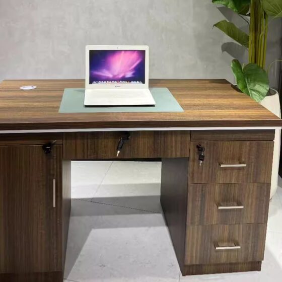 
Qingdao office furniture manufacturers know that office desks and computer desks are thickened