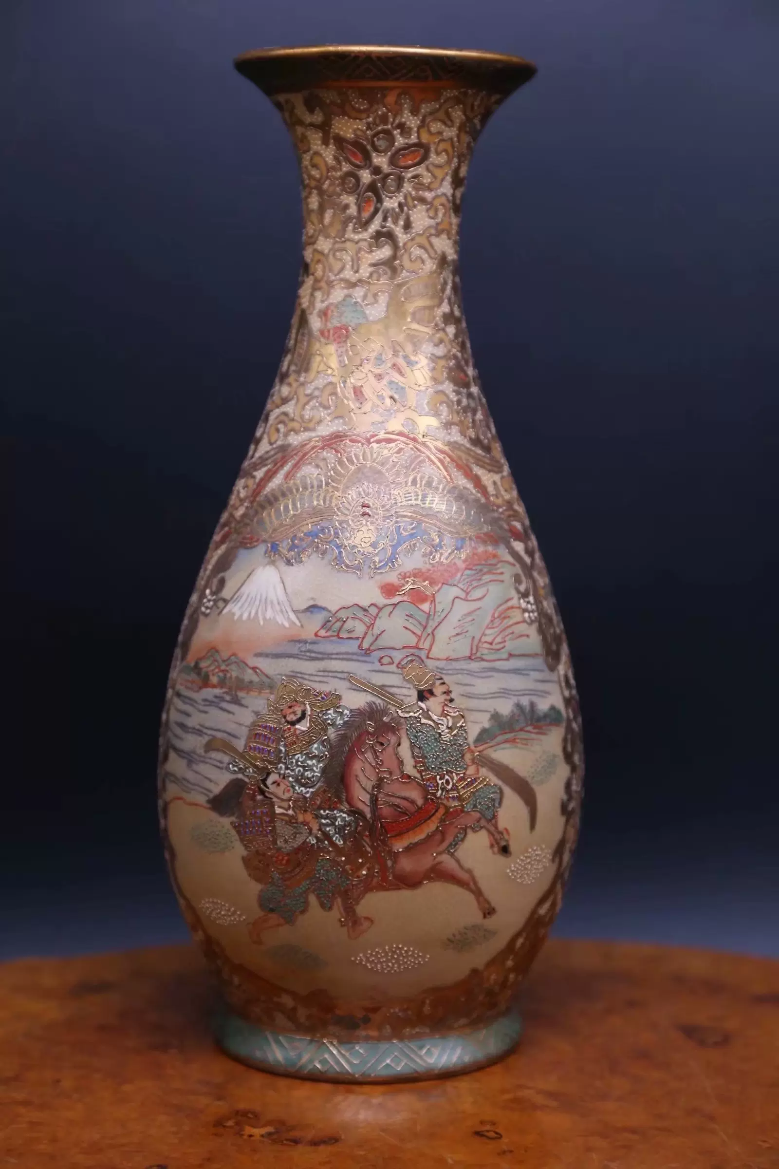日本萨摩烧古董瓷器《金彩色绘武士美人图大花瓶》日本花道瓷花瓶 