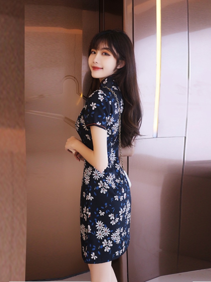 中国风复古少女短款旗袍