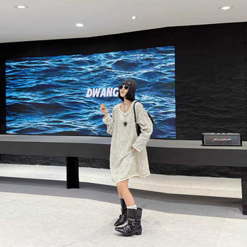 
Round neck long-sleeved dress with bright diamonds all over