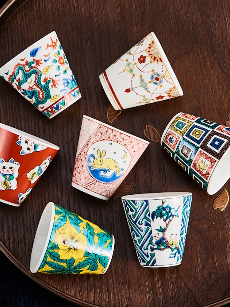 南繁正作　九谷焼　色絵　桜咲図　盃　ぐい呑　共箱　共布　略歴付　酒器 南繁正作 九谷焼 色絵 桜咲図 盃 ぐい呑 共箱 共布 略歴付 酒