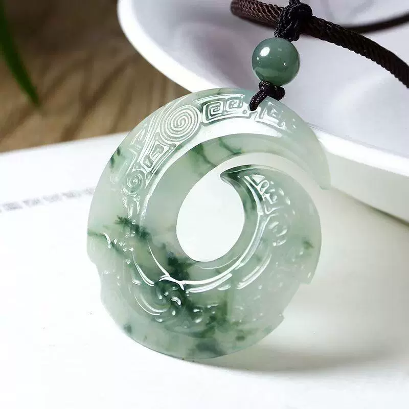 【清朝末期・天然翡翠】満族の扳指／飄花玉／布箱付 清朝末期・天然翡翠】満族の扳指／飄花玉／布箱付 - メルカリ