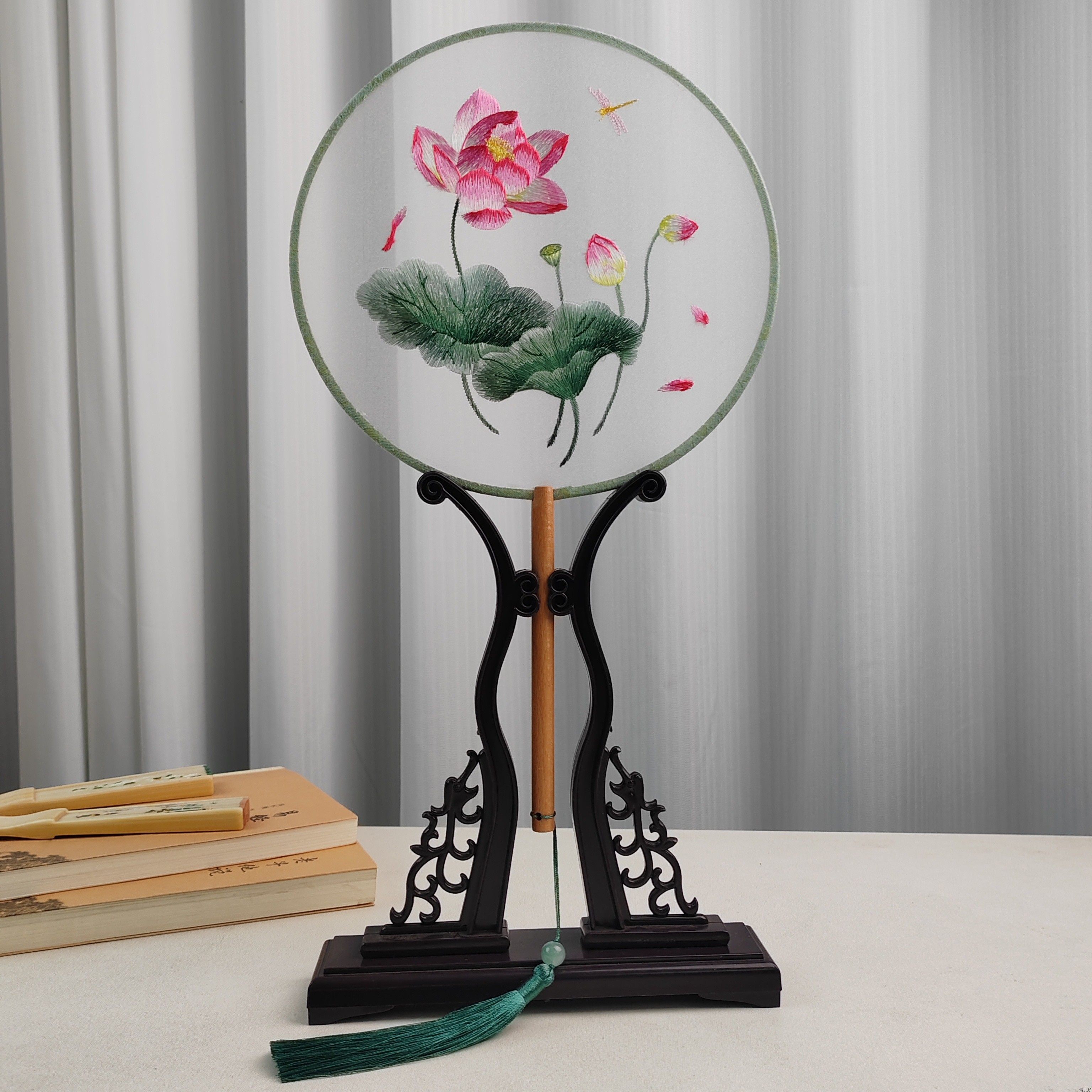 蘇扇 手刺繍の両面蓮 蘇州刺繍シルク扇子 - 蓮の花のデザイン、中国風手持ち扇子