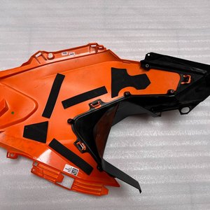 
KTM1290ADVS version of the fuel tank guard shell can be repainted if there are scratches when the car is disassembled