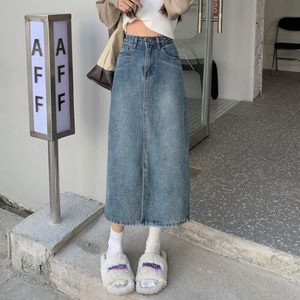 Autumn and winter women's clothing Korean version of new hair fashion, thin bag hip, high waist split retro medium -long denim skirt
