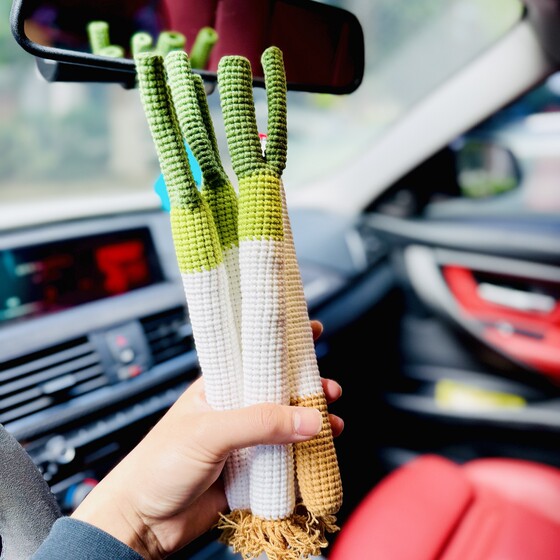 Car parking card handmade hook wool onion onion stop phone custom funny car number card number brand jewelry
