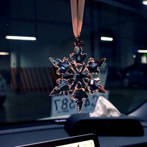 Car pendant Crystal Snow Car Internal Type Women's Rearview Mirror Pendant High -end Creative Net Red Car Jewelry New Year