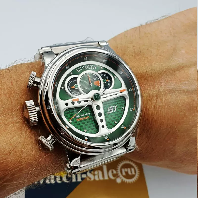 Invicta绿色水鬼石英男表100米防水夜光三眼计时第二时区设计