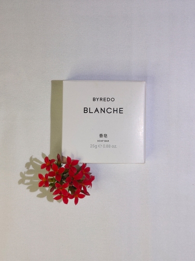 Byredo Blanche ソープ 25g - ホワイト ロマンチック ハンド