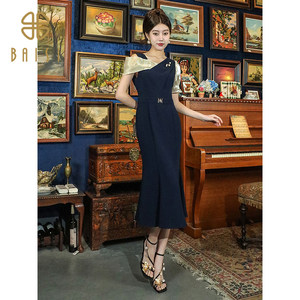 
2025 summer new arrival Baisi temperament waisted fishtail pleated dress French contrasting off-shoulder hip-covering long skirt for women