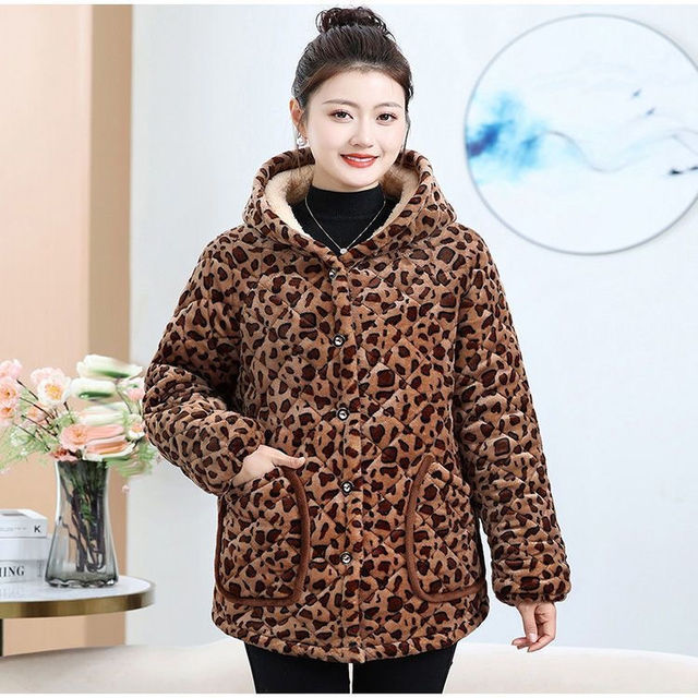 Thickened velvet and leopard print cotton clothes, home clothes, middle-aged women's clothes, new winter cotton clothes, fashionable warm blouses to protect against cold