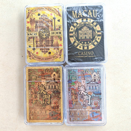 
Macau souvenirs Macau gold foil playing cards Poker Big Sanba playing cards Wiggins souvenirs