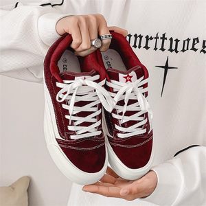 
American retro bread shoes for men 2025 autumn and winter burgundy canvas shoes for men low-top versatile casual sneakers