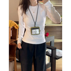 White Layered Round-Neck Long-Sleeve T-Shirt for Women, Suitable for Spring, Autumn, and Winter, with a Cinched Waist, Fleece-Lined, Simple Regular Shoulder Top for Layering