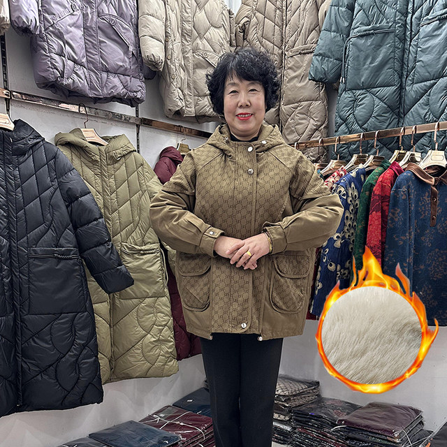 Middle -aged contrasting Pai overcomes large size plus velvet jacket women's winter hooded 40 years old 50 thickened warm mother cotton clothes
