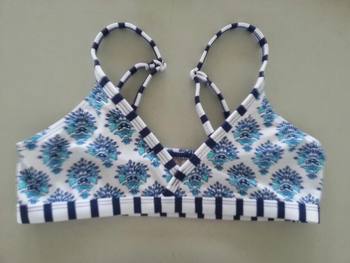 Single cross -printed triangular leak -proof split swimsuit
