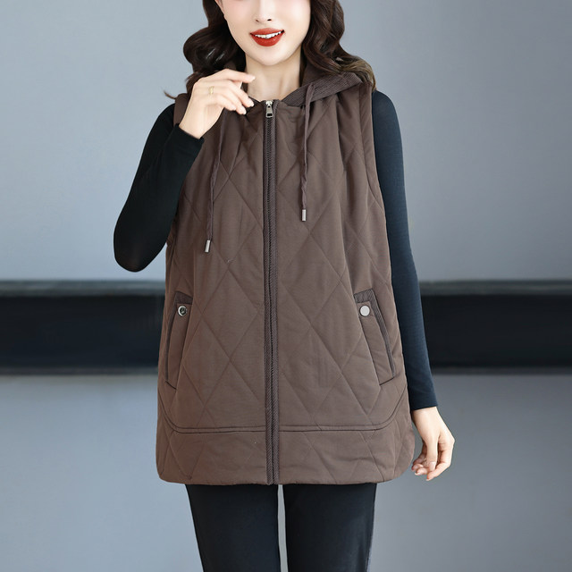 Middle-aged and elderly ladies wear cotton coats, vests, extra large size plus velvet waistcoats, fat grandmothers and mothers new winter clothes