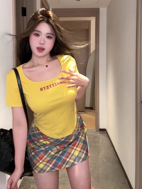 Yellow large neckline front shoulder short-sleeved T-shirt for women in summer fat MM large size women's pure sexy hot girls ins slim top