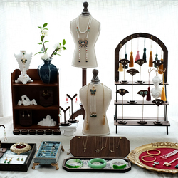 Walnut Jewelry Display Stand For Large-capacity Storage And Decoration