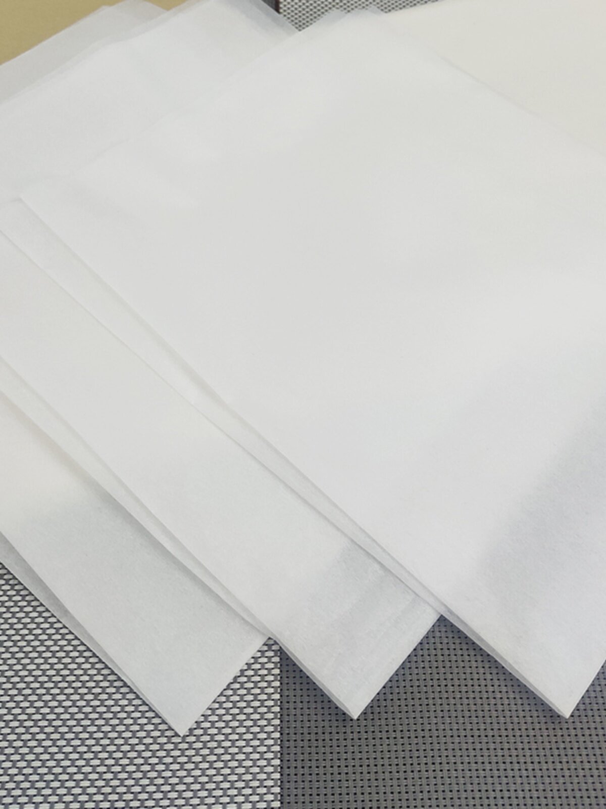 Salzgebackenes Hähnchenpapier - Gaze, Bambus & Ölpapier