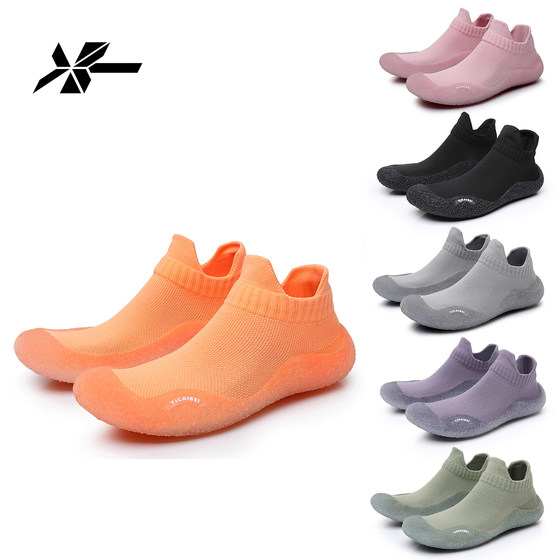 
Couple beach shoes diving non-slip wading shoes indoor fitness shoes sports yoga shoes breathable wear-resistant beach shoes and socks