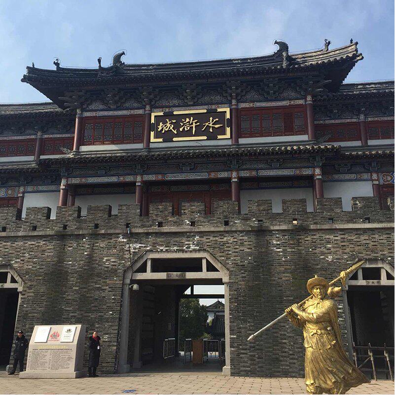 【观红嘴鸥】无锡鼋头渚太湖游船三国水浒城2天1晚跟团游豪华酒店