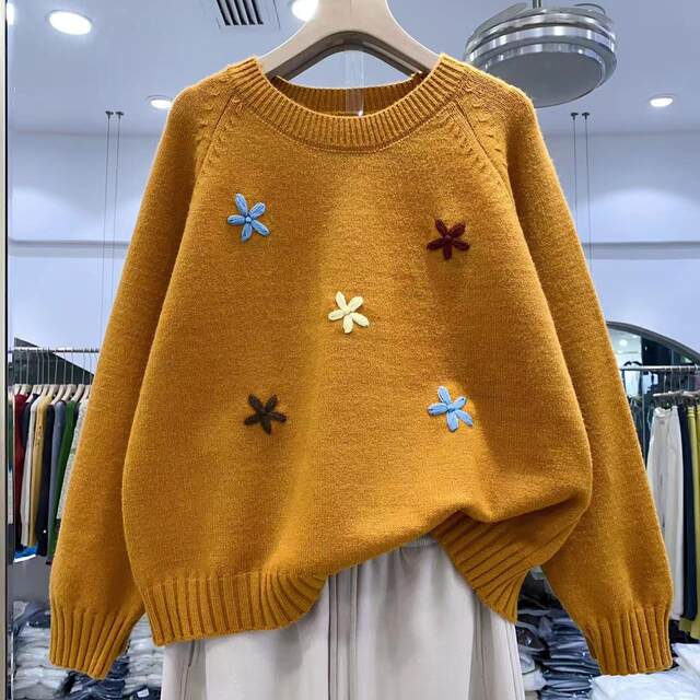 20609 winter round neck heavy industry embroidered flower round neck sweater Korean style sweater soft glutinous pullover top