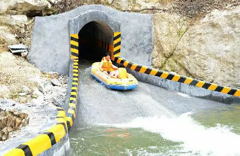 会稽山峡洞漂流