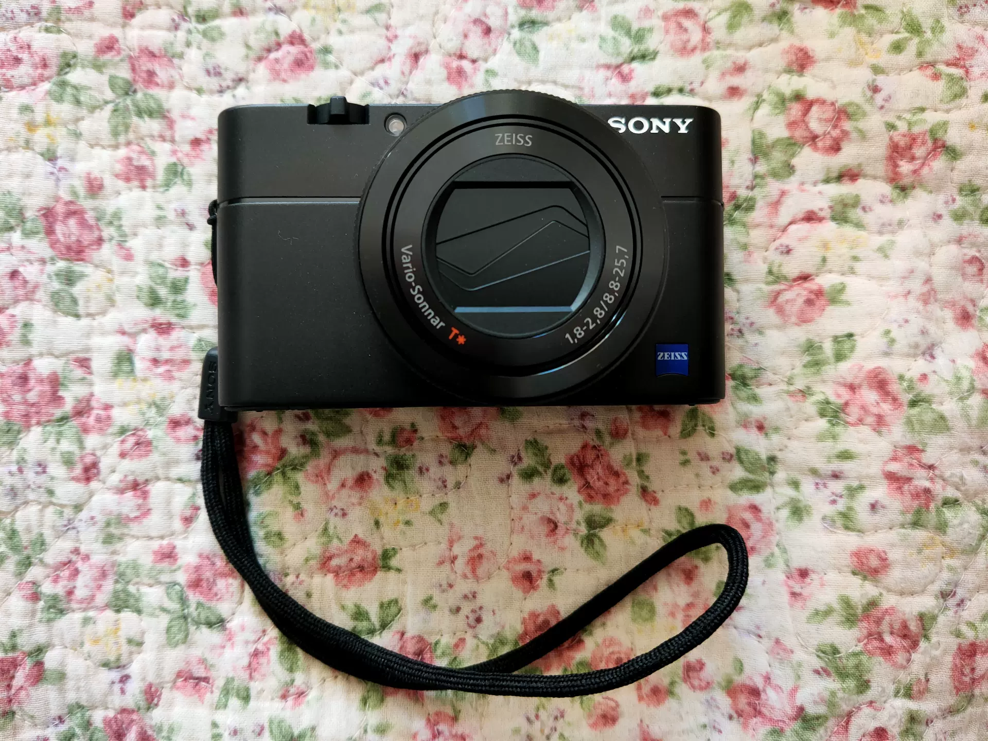 SONY RX100M5 黑卡5代数码相机+8G卡+原装电池-Taobao